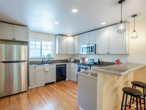 118 N 104th Street A, Seattle WA 98133