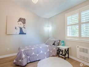 118 N 104th Street A, Seattle WA 98133