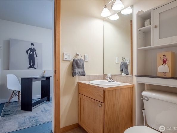 118 N 104th Street A, Seattle WA 98133