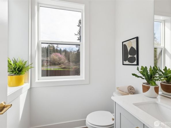 18808 NE 99th Court NE C, Bothell WA 98011
