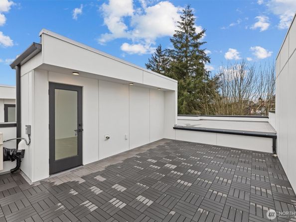 11236 Corliss Avenue N, Seattle WA 98133