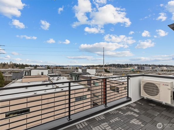 11236 Corliss Avenue N, Seattle WA 98133