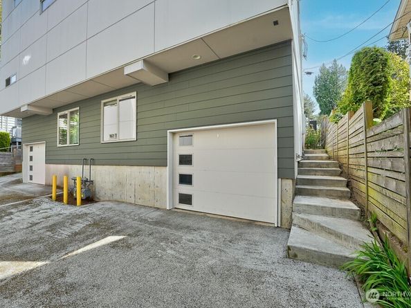 3236 W Government Way, Seattle WA 98199