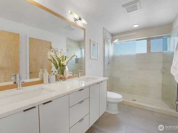 3236 W Government Way, Seattle WA 98199