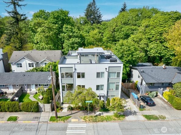 3236 W Government Way, Seattle WA 98199