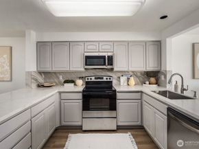 15662 NE 70th Court, Redmond WA 98052