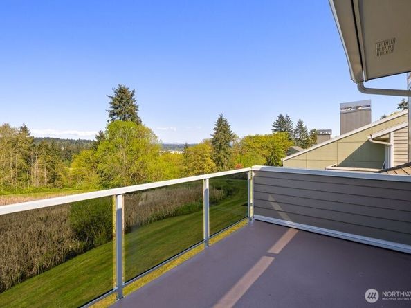 15662 NE 70th Court, Redmond WA 98052