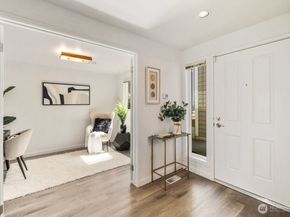 15662 NE 70th Court, Redmond WA 98052