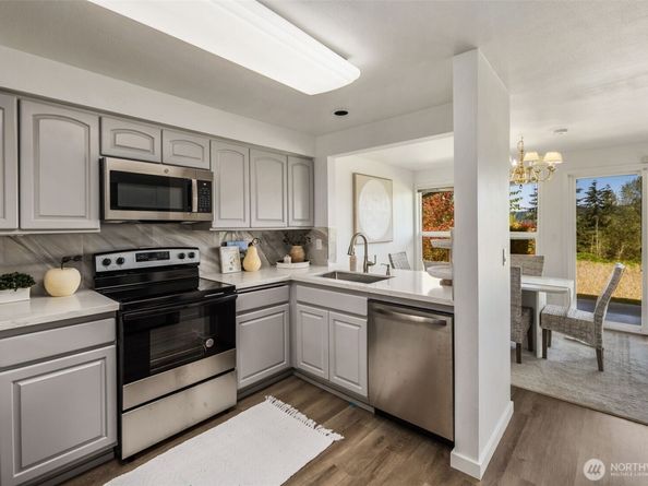 15662 NE 70th Court, Redmond WA 98052