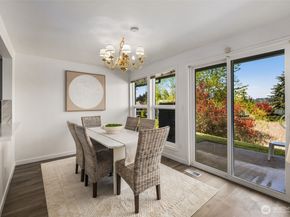 15662 NE 70th Court, Redmond WA 98052