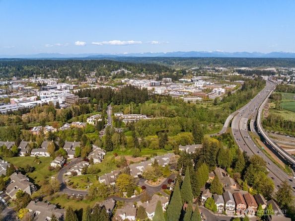 15662 NE 70th Court, Redmond WA 98052