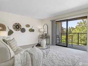 2858 32nd Avenue W 302, Seattle WA 98199