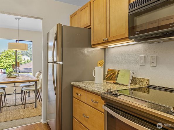 2858 32nd Avenue W 302, Seattle WA 98199