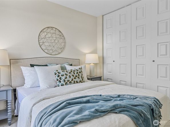 2858 32nd Avenue W 302, Seattle WA 98199