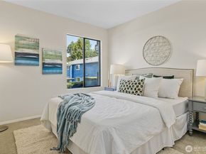 2858 32nd Avenue W 302, Seattle WA 98199