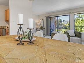 2858 32nd Avenue W 302, Seattle WA 98199