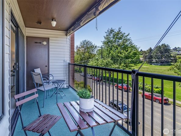 2858 32nd Avenue W 302, Seattle WA 98199
