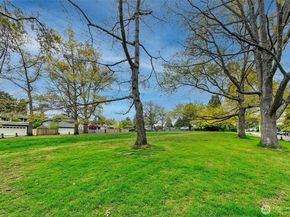 10706 Fremont Avenue N, Seattle WA 98133