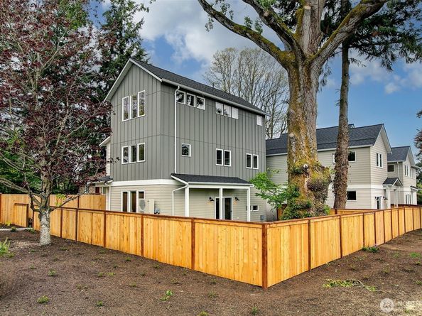 10706 Fremont Avenue N, Seattle WA 98133
