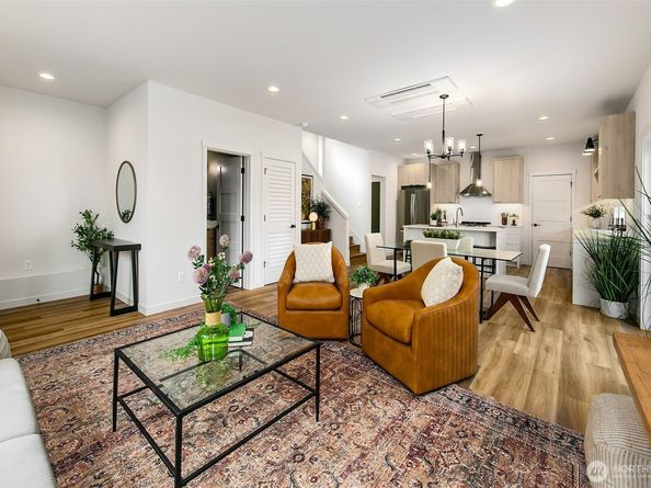 10706 Fremont Avenue N, Seattle WA 98133