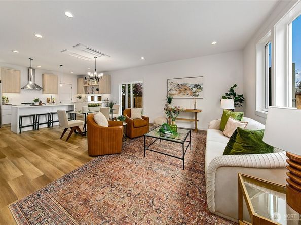 10706 Fremont Avenue N, Seattle WA 98133