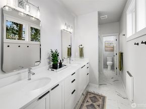 10706 Fremont Avenue N, Seattle WA 98133