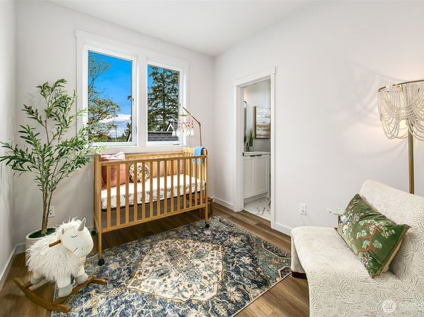 10706 Fremont Avenue N, Seattle WA 98133