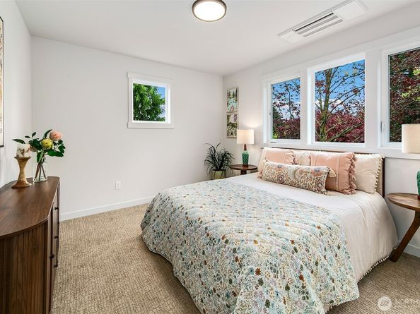 10706 Fremont Avenue N, Seattle WA 98133