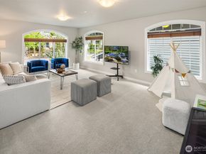 1977 16th Court NE, Issaquah WA 98029