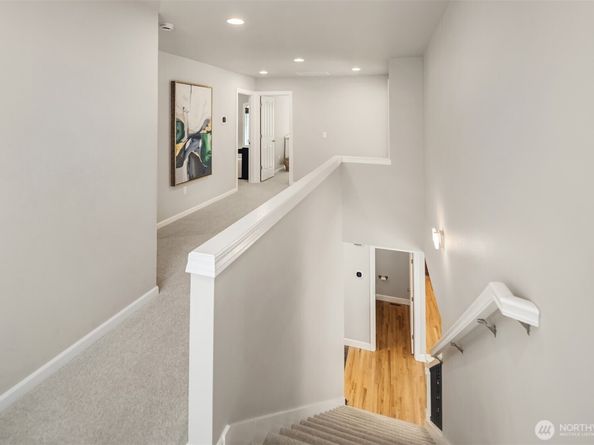 1977 16th Court NE, Issaquah WA 98029