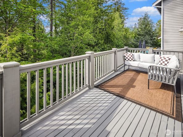 1977 16th Court NE, Issaquah WA 98029