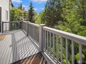 1977 16th Court NE, Issaquah WA 98029
