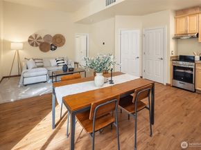 1977 16th Court NE, Issaquah WA 98029