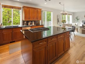1977 16th Court NE, Issaquah WA 98029