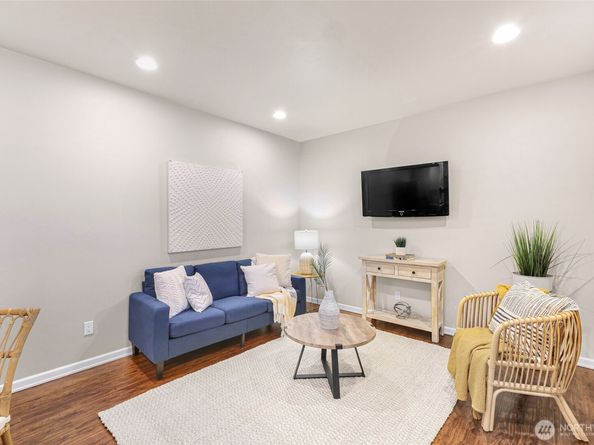403 Slater Street S, Kirkland WA 98033