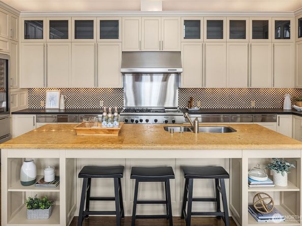 463 39th Avenue E, Seattle WA 98112