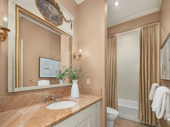 463 39th Avenue E, Seattle WA 98112