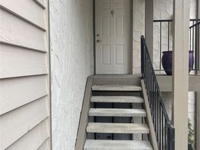 11419 99 Place NE 301, Kirkland WA 98033