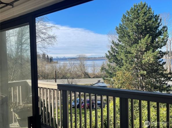 11419 99 Place NE 301, Kirkland WA 98033