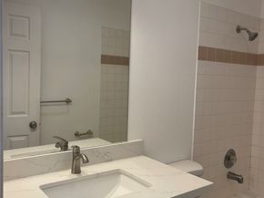 11419 99 Place NE 301, Kirkland WA 98033