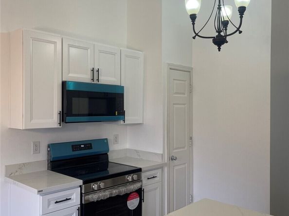 11419 99 Place NE 301, Kirkland WA 98033
