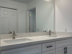 11419 99 Place NE 301, Kirkland WA 98033