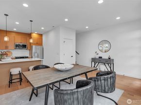 425 19th Avenue E, Seattle WA 98112