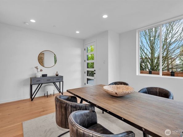 425 19th Avenue E, Seattle WA 98112