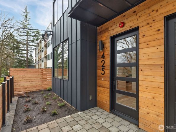 425 19th Avenue E, Seattle WA 98112