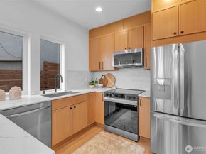 425 19th Avenue E, Seattle WA 98112