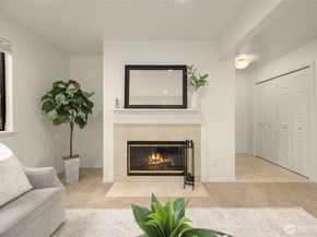 9926 NE 144th Lane 301, Kirkland WA 98034