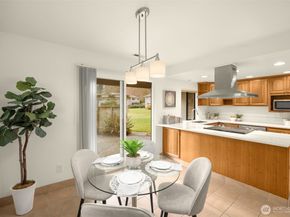 9926 NE 144th Lane 301, Kirkland WA 98034