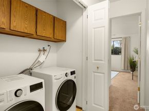 9926 NE 144th Lane 301, Kirkland WA 98034