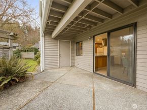 9926 NE 144th Lane 301, Kirkland WA 98034